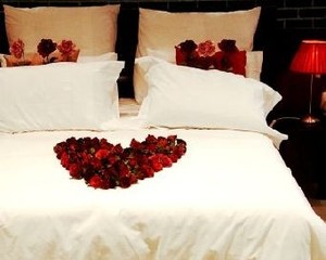 Ubah Kamar Tidur Jadi Lebih Romantis