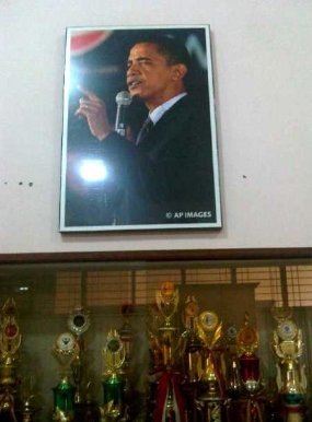 Foto Obama Mejeng di Ruang Kepsek SD Asisi