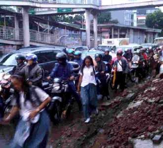 Warung Buncit Macet Total