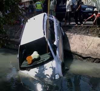 Suzuki X-Over Nyungsep Sungai