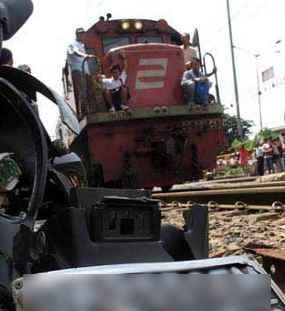 Sepeda Motor Tertabrak Kereta, 1 Orang Tewas dan 2 Luka-luka