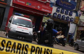 Yang Ditangkap Densus Pasutri, Sedang Main Warnet & Creambath