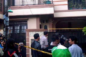 Fauzi Bertubuh Gempal dan Brewokan, Istrinya Pakai Cadar