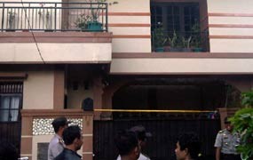 Rumah dr Fauzi Digembok & Diberi Garis Polisi