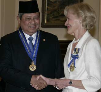 SBY Terima Penghargaan