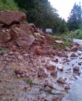Longsor, Jalur Lintas Jatim-Jateng Lumpuh