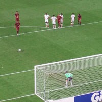 Kisah Satu Penalti Dua Algojo