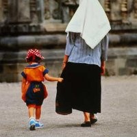 Ratri, Akte Kelahiran dan Anak Diluar Nikah