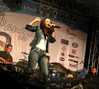 Rossa Berjeans Ria