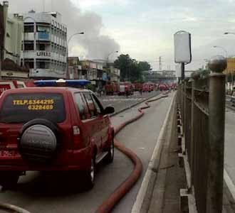 Buntut Kebakaran, Polisi Blokir Jalan