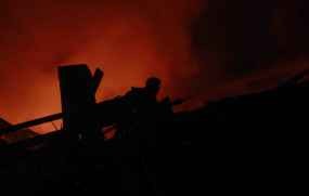 Perempuan Hamil Diduga Terjebak di Dalam Pabrik