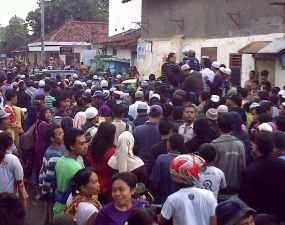 Ratusan Warga Antar Jenazah Dulmatin ke TPU