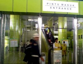 Ngetem di Stasiun Gambir Lagi, Sopir Taksi Kucing-kucingan