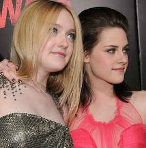 Kristen Stewart Senang Cium Bibir Dakota Fanning