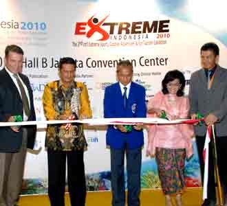 Fadel Buka Pameran Deep Sea