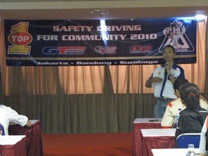 Top1 dan GT Radial Ajak Komunitas Mobil Nyetir Aman