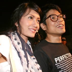 Artika-Sophie Navita Curi-Curi Waktu Nyanyi Bareng Suami