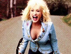 Dolly Parton Wujudkan Mimpi Lewat Fashion