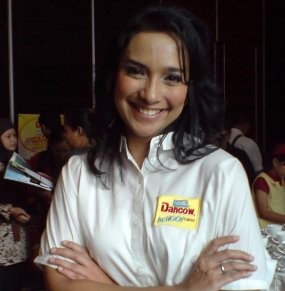 Shahnaz Haque Mendukung Merokok Diharamkan