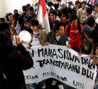 Mahasiswa UIN Tolak Pilrek