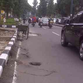 Banyak Keluhan, DBMP Bantah Tak Urusi Jalan