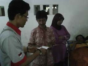 Bantuan Pembaca untuk Penderita Kusta Diserahkan