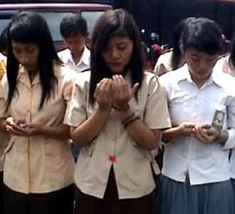 Jelang UN, Siswa SMK Doa Bersama