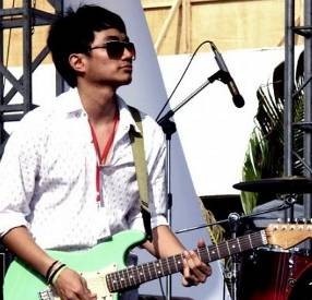 Lale Maliq Dipukul Gara-gara Cium Pipi Perempuan