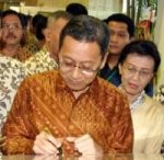 Melayat, Boediono Imbau Generasi Muda Teladani Sunarti