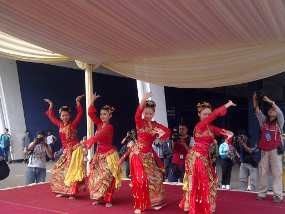 Aksi Goyang Jaipong Tolak UU Pornografi