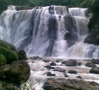 Keindahan Air Terjun Malela