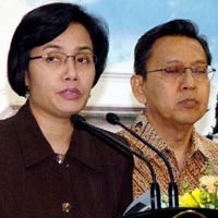 SBY Tolak Nonaktifkan Boediono dan Sri Mulyani