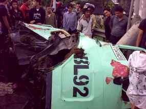 Truk Terjun ke Sungai, Kepala Berhasil Dievakuasi, Body Ditinggal