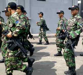 Pasukan TNI Menuju Malaysia