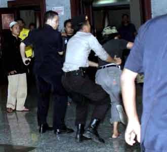 Sidang UU Penodaan Agama Ricuh