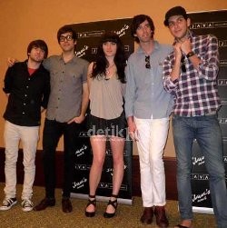 Personel Cobra Starship Jatuh Cinta Pada Blangkon 