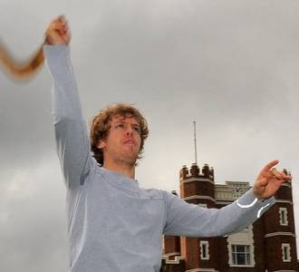 Vettel Belajar Bumerang