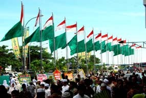 Menggangu, Panitia Minta Kandidat Ketum Copot Spanduk