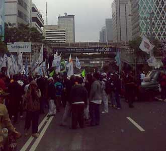 Buruh Tutup Separuh Jl MH Thamrin