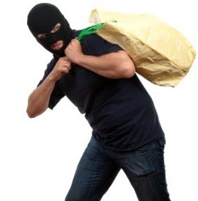 Ada-ada Saja! Sebelum Merampok Telepon Dulu