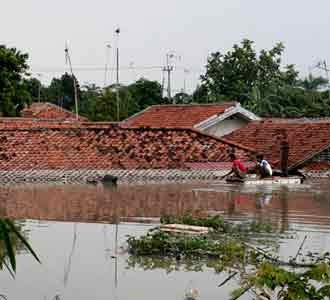 Ratusan Rumah di Karawang Tenggelam