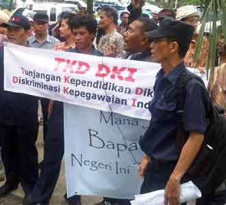 Guru Jakarta Demo Balaikota