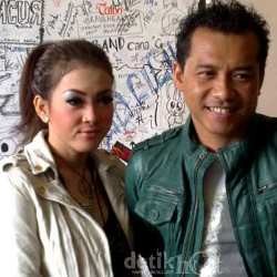 Anang Mulai Malu Cium Syahrini di Depan Publik