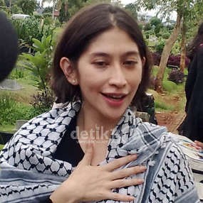 Shelomita Larang Anak Nonton Shin-Chan dan Smackdown 