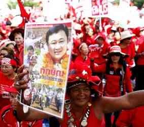 80 Ribu Pro Thaksin Merahkan Bangkok, Tentara Menarik Diri