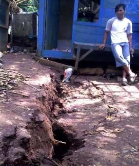 Tanah di Desa Girimekar Terus Ambles