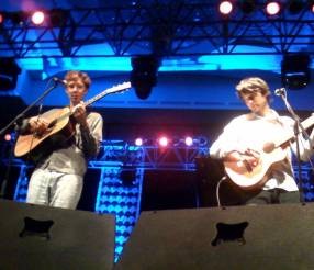 Konser Akustik Kings of Convenience Manjakan Telinga