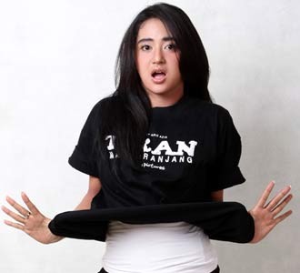 Gaya Suka-suka Dewi Persik