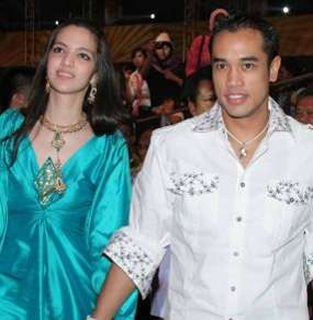 Nikah, Nia Ramadhani Wayangan Semalam Suntuk