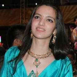Yuni Shara Menghibur Tamu Pernikahan Nia Ramadhani